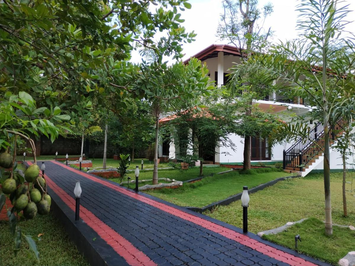 Sigiriya Cashew Palace Resort Daganapothaha Экстерьер фото